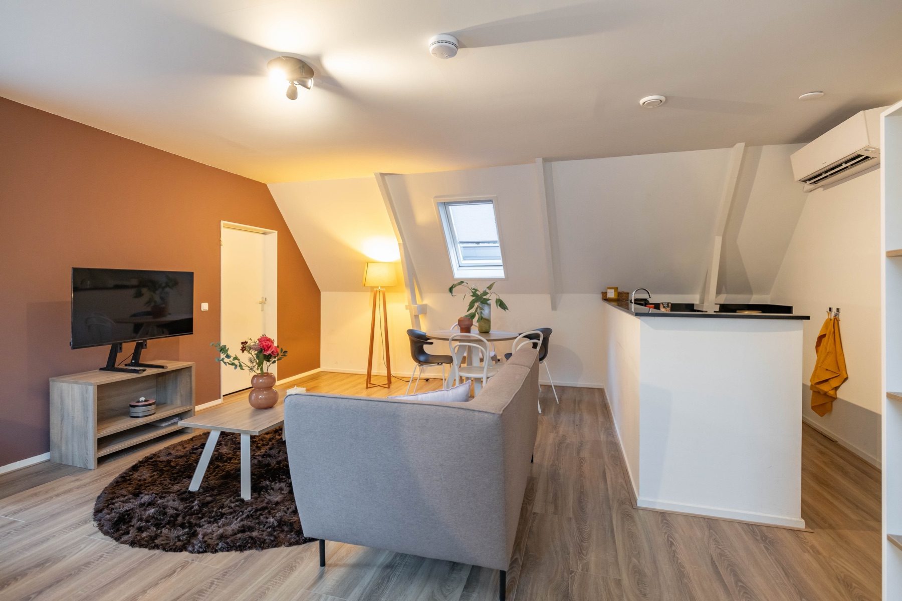 Gemeubileerd interieur van Nieuwe Boteringestraat 23-F in Groningen 8
