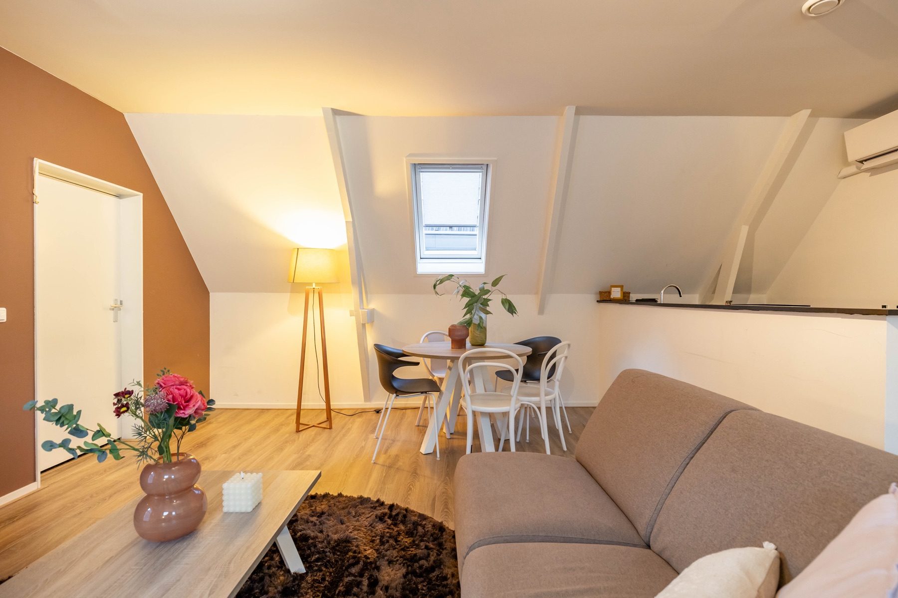 Gemeubileerd interieur van Nieuwe Boteringestraat 23-F in Groningen 9